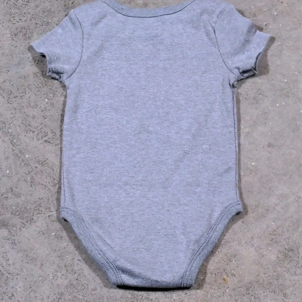 Nike Baby Bodysuit‎ Gray Heather Short Sleeve Swoosh Logo Size 9M Infant